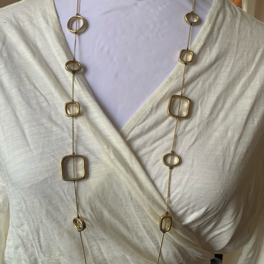 Gold tone geometric shape necklace